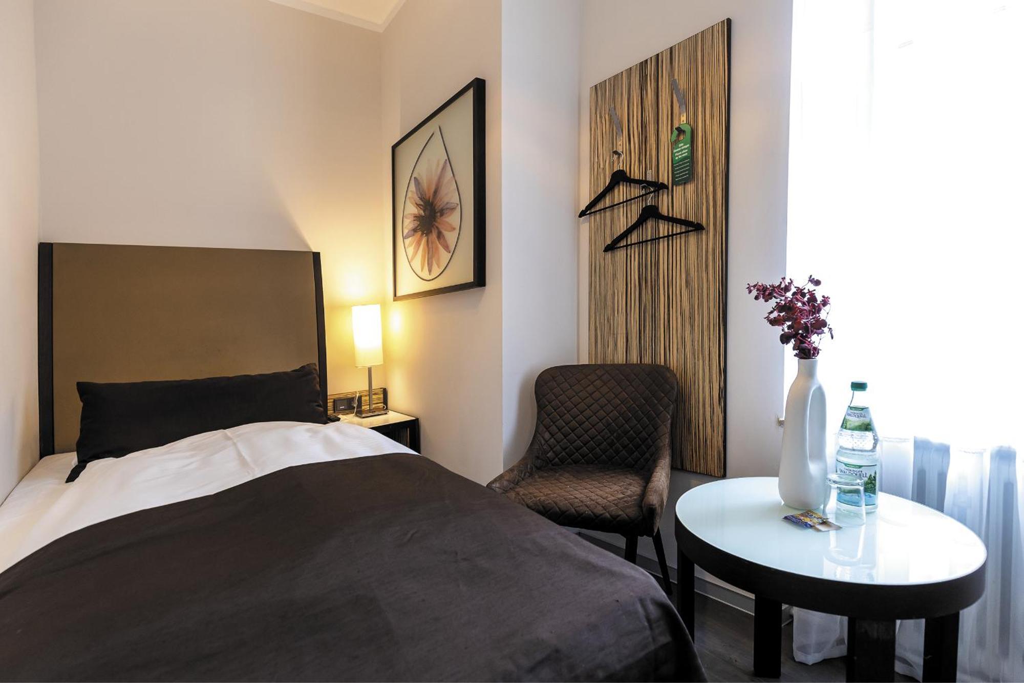 Hotel Garni " Am Domplatz" Erfurt Extérieur photo